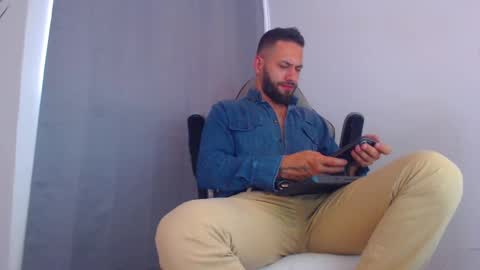 Snapshot of oliverdrew1 chatting on January 31, 7:08 pm oliver online show from January 31, 7:08 pm