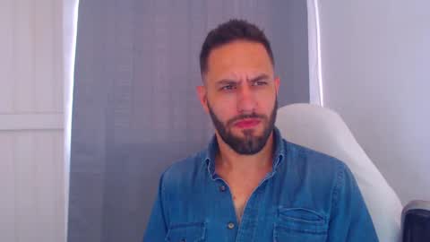 Snapshot of oliverdrew1 chatting on January 14, 7:21 pm oliver online show from January 14, 7:21 pm