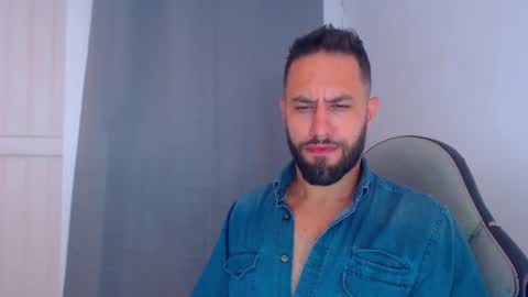 Snapshot of oliverdrew1 chatting on December 18, 10:46 pm oliver online show from December 18, 10:46 pm