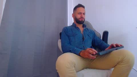 Snapshot of oliverdrew1 chatting on December 16, 5:33 pm oliver online show from December 16, 5:33 pm