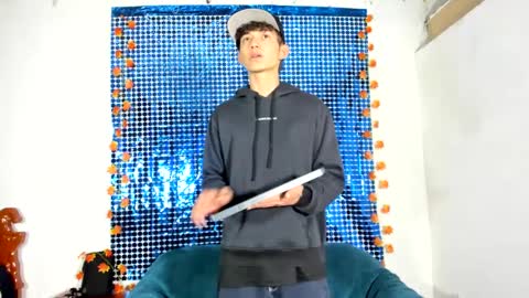 oliverhot_2005 online show from February 26, 1:43 am