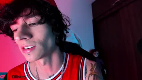 Snapshot of olliver___y chatting on January 20, 4:32 am     online show from January 20, 4:32 am