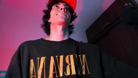 Snapshot of olliver___y chatting on February 24, 4:38 am     online show from February 24, 4:38 am