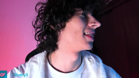 Snapshot of olliver___y chatting on December 23, 5:28 am     online show from December 23, 5:28 am