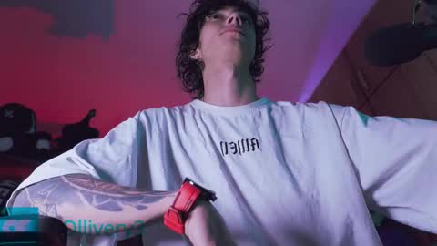 Snapshot of olliver___y chatting on September 11, 6:01 am     online show from September 11, 6:01 am