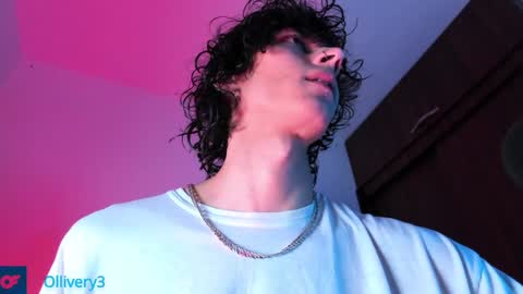 Snapshot of olliver___y chatting on December 22, 5:01 am     online show from December 22, 5:01 am