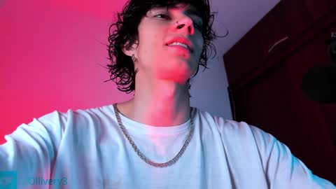 Snapshot of olliver___y chatting on January 24, 1:13 am     online show from January 24, 1:13 am