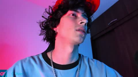 Snapshot of olliver___y chatting on January 5, 3:11 am     online show from January 5, 3:11 am