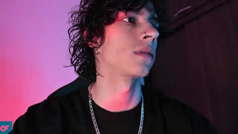 Snapshot of olliver___y chatting on December 15, 4:51 am     online show from December 15, 4:51 am