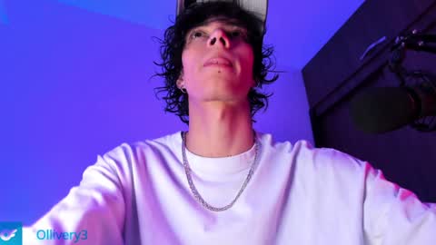 Snapshot of olliver___y chatting on January 25, 2:37 am     online show from January 25, 2:37 am