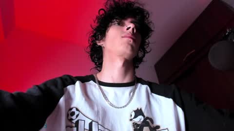 Snapshot of olliver___y chatting on December 21, 6:41 am     online show from December 21, 6:41 am