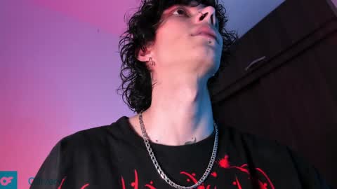 Snapshot of olliver___y chatting on December 20, 5:25 am     online show from December 20, 5:25 am