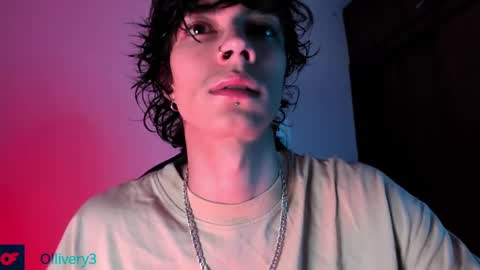 Snapshot of olliver___y chatting on February 12, 3:51 am     online show from February 12, 3:51 am