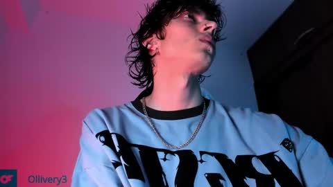 Snapshot of olliver___y chatting on February 10, 2:41 am     online show from February 10, 2:41 am
