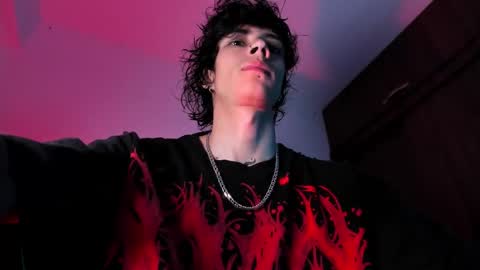 Snapshot of olliver___y chatting on February 13, 2:12 am     online show from February 13, 2:12 am