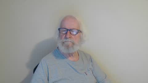 Snapshot of onanister chatting on January 6, 3:40 pm Somewhere over the rainbow online show from January 6, 3:40 pm