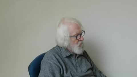 Snapshot of onanister chatting on February 7, 8:22 am Somewhere over the rainbow online show from February 7, 8:22 am