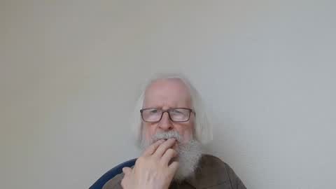 Snapshot of onanister chatting on October 4, 6:40 am Somewhere over the rainbow online show from October 4, 6:40 am