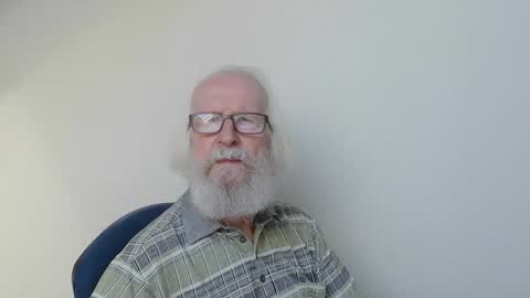 Snapshot of onanister chatting on September 15, 7:32 am Somewhere over the rainbow online show from September 15, 7:32 am