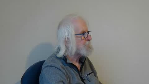 Snapshot of onanister chatting on December 29, 7:50 am Somewhere over the rainbow online show from December 29, 7:50 am