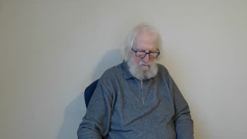 Snapshot of onanister chatting on February 18, 7:54 am Somewhere over the rainbow online show from February 18, 7:54 am