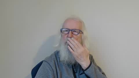 Snapshot of onanister chatting on December 13, 8:43 am Somewhere over the rainbow online show from December 13, 8:43 am