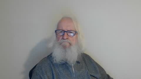 Snapshot of onanister chatting on December 4, 3:32 pm Somewhere over the rainbow online show from December 4, 3:32 pm