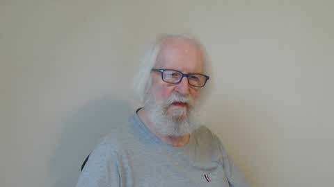 Snapshot of onanister chatting on February 26, 7:42 am Somewhere over the rainbow online show from February 26, 7:42 am