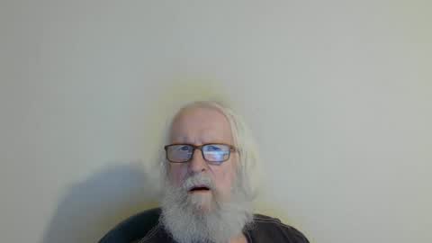 Snapshot of onanister chatting on October 22, 8:11 pm Somewhere over the rainbow online show from October 22, 8:11 pm