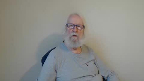 Snapshot of onanister chatting on February 14, 7:28 am Somewhere over the rainbow online show from February 14, 7:28 am