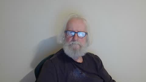 Snapshot of onanister chatting on February 28, 9:23 pm Somewhere over the rainbow online show from February 28, 9:23 pm