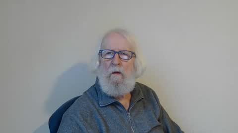 Snapshot of onanister chatting on February 13, 7:45 am Somewhere over the rainbow online show from February 13, 7:45 am