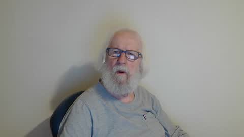 Snapshot of onanister chatting on February 18, 9:20 pm Somewhere over the rainbow online show from February 18, 9:20 pm