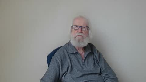 Snapshot of onanister chatting on February 25, 8:25 am Somewhere over the rainbow online show from February 25, 8:25 am