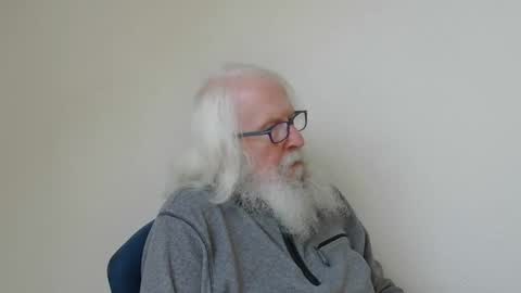 Snapshot of onanister chatting on December 16, 1:22 pm Somewhere over the rainbow online show from December 16, 1:22 pm