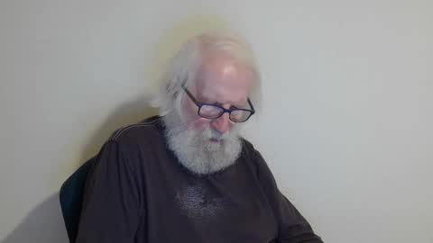 Snapshot of onanister chatting on March 4, 9:22 pm Somewhere over the rainbow online show from March 4, 9:22 pm