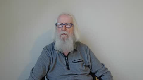 Snapshot of onanister chatting on December 21, 7:56 am Somewhere over the rainbow online show from December 21, 7:56 am