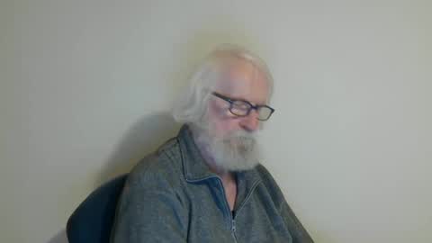 Snapshot of onanister chatting on February 7, 8:53 pm Somewhere over the rainbow online show from February 7, 8:53 pm