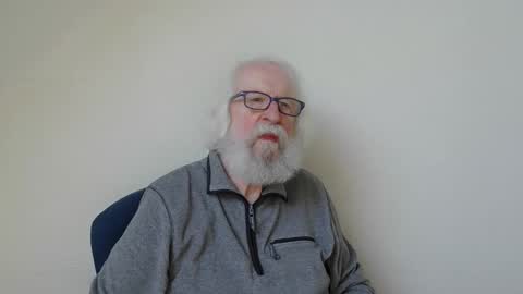 Snapshot of onanister chatting on March 5, 7:49 am Somewhere over the rainbow online show from March 5, 7:49 am