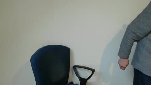 Snapshot of onanister chatting on February 6, 9:00 am Somewhere over the rainbow online show from February 6, 9:00 am