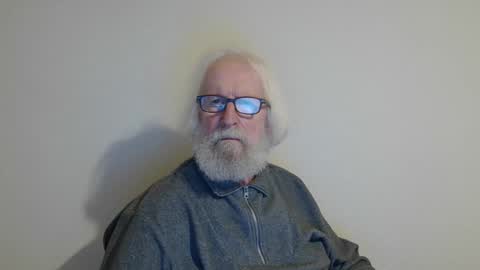 Snapshot of onanister chatting on February 12, 9:43 pm Somewhere over the rainbow online show from February 12, 9:43 pm