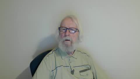 Snapshot of onanister chatting on February 3, 8:02 am Somewhere over the rainbow online show from February 3, 8:02 am