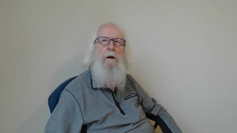 Snapshot of onanister chatting on December 19, 8:02 am Somewhere over the rainbow online show from December 19, 8:02 am