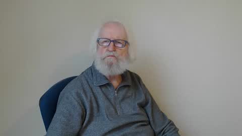 Snapshot of onanister chatting on February 19, 8:22 am Somewhere over the rainbow online show from February 19, 8:22 am