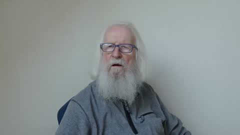 Snapshot of onanister chatting on December 17, 8:01 am Somewhere over the rainbow online show from December 17, 8:01 am