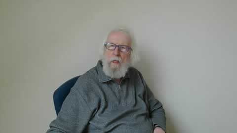 Snapshot of onanister chatting on February 11, 7:54 am Somewhere over the rainbow online show from February 11, 7:54 am