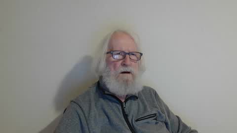 Snapshot of onanister chatting on March 11, 8:53 pm Somewhere over the rainbow online show from March 11, 8:53 pm