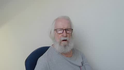 Snapshot of onanister chatting on September 19, 7:31 am Somewhere over the rainbow online show from September 19, 7:31 am