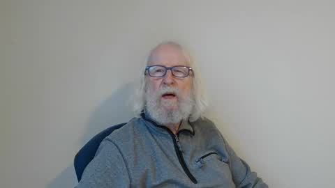 Snapshot of onanister chatting on December 31, 7:53 am Somewhere over the rainbow online show from December 31, 7:53 am