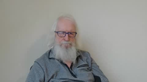 Snapshot of onanister chatting on December 14, 9:07 am Somewhere over the rainbow online show from December 14, 9:07 am